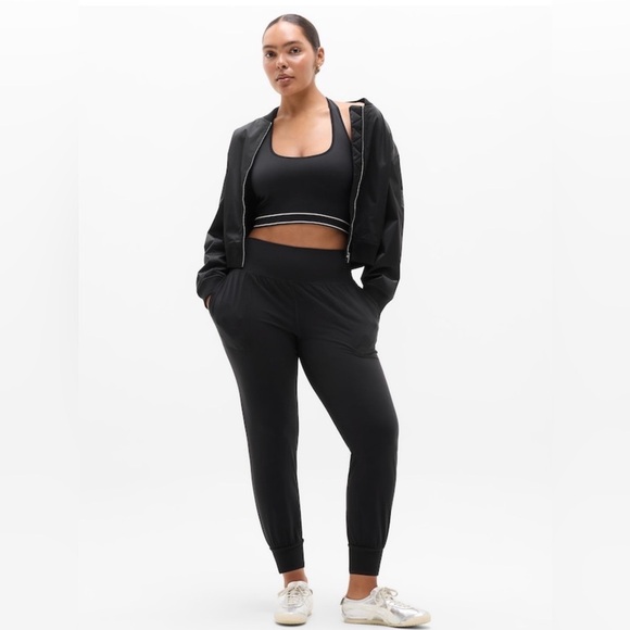 Athleta Pants - NWT Athleta Salutation Black Jogger Size 3X